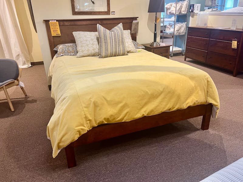 Queen Size Shoreview Traditional Bedframe