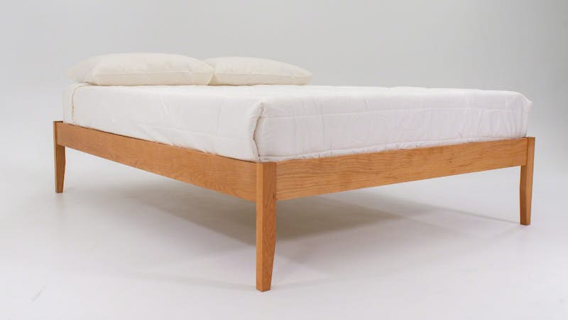 Queen Amherst Cherry Basic Bed